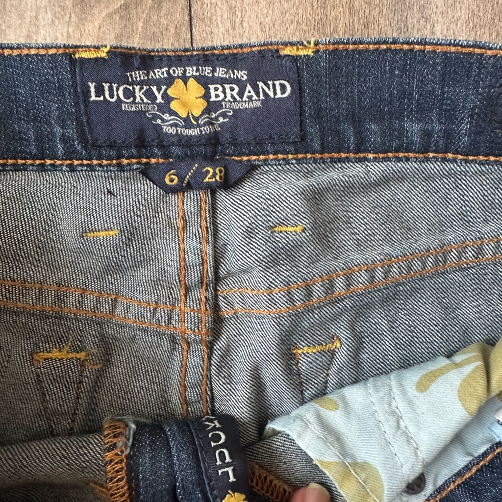 Lucky Brand Dark Blue Straight Leg Jeans Sofa Capri